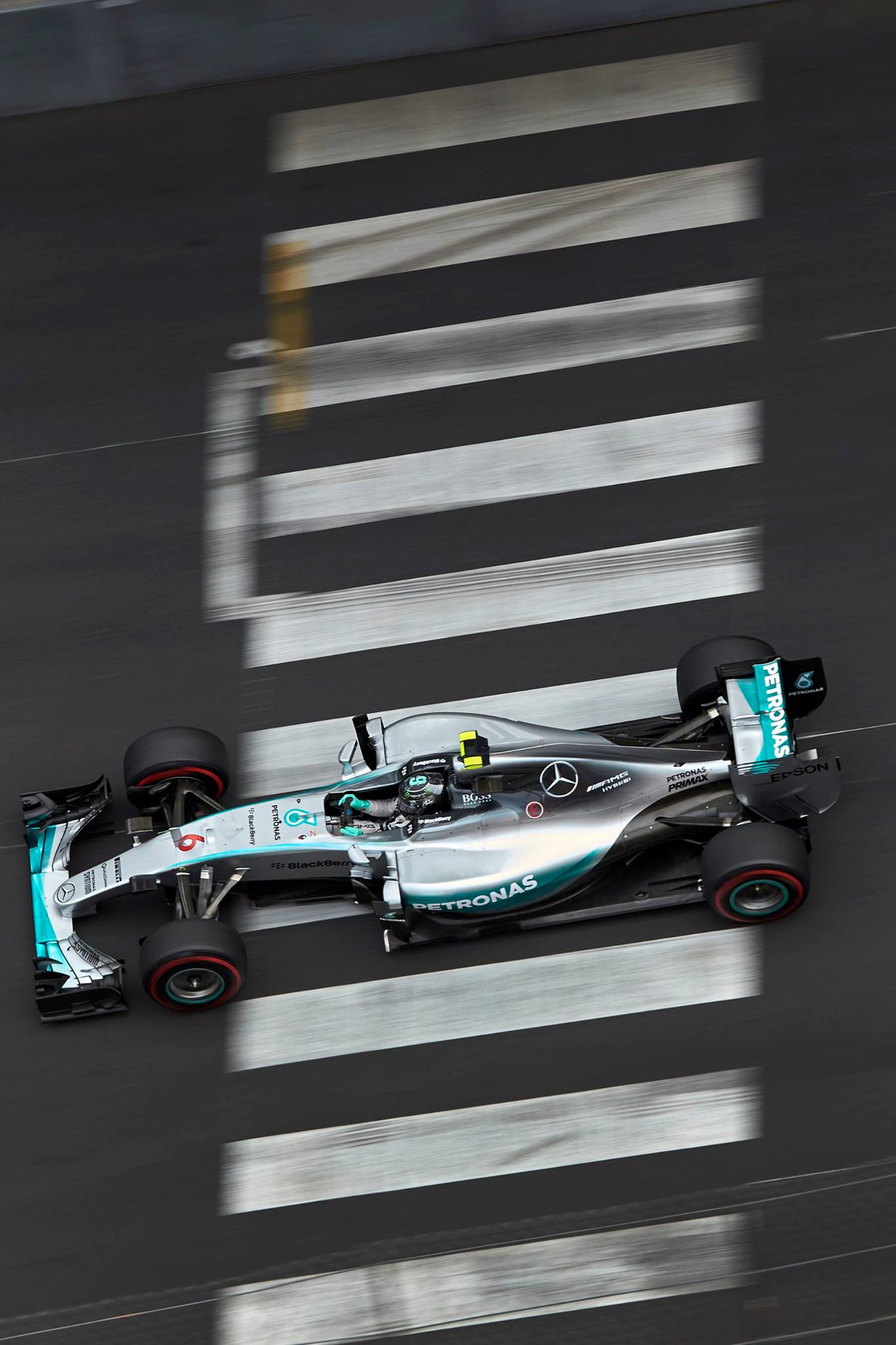 Rosberg vence em Mônaco por erro de estratégia da Mercedes de Hamilton