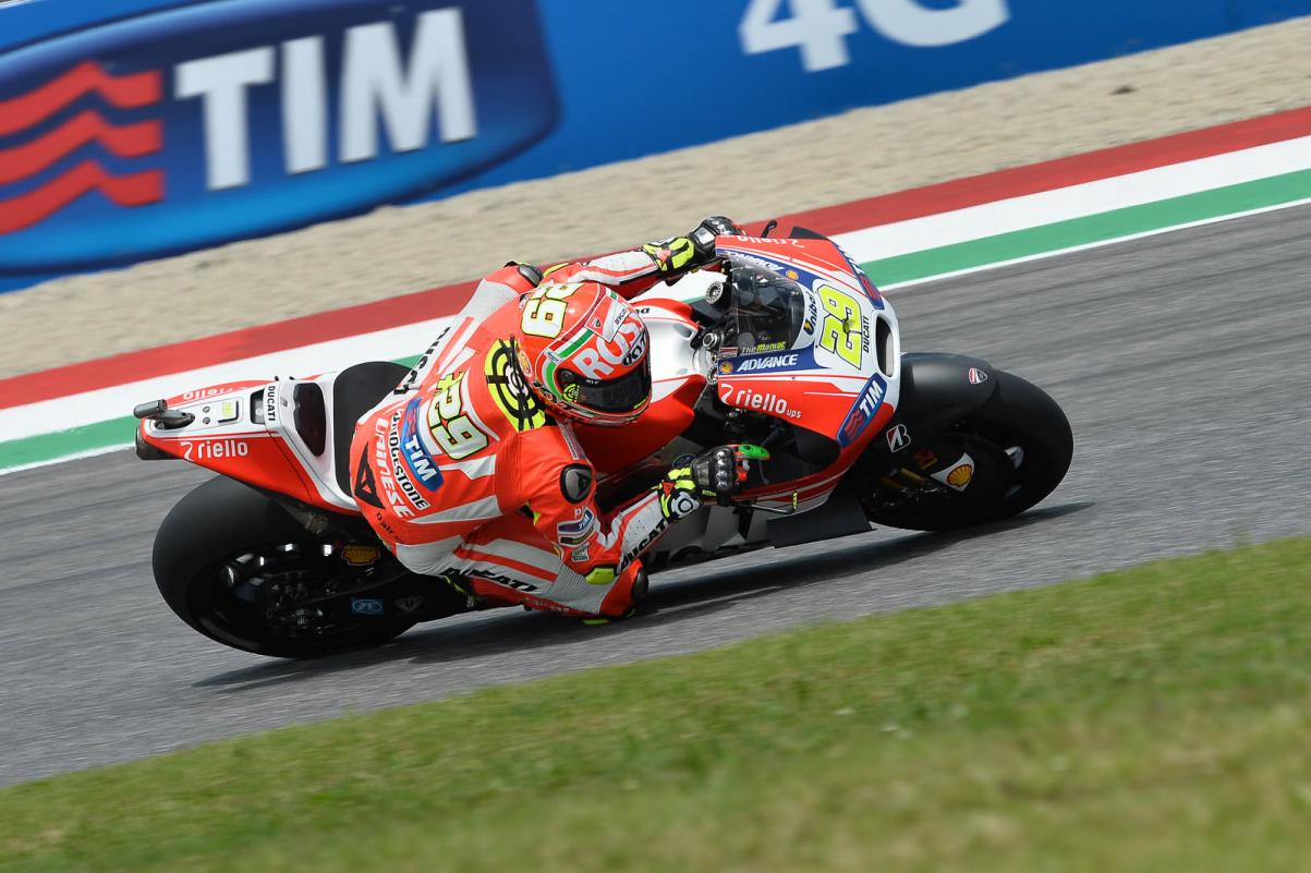 Iannone coloca a Ducati a pole position em Mugello em dia de Calvário da Honda
