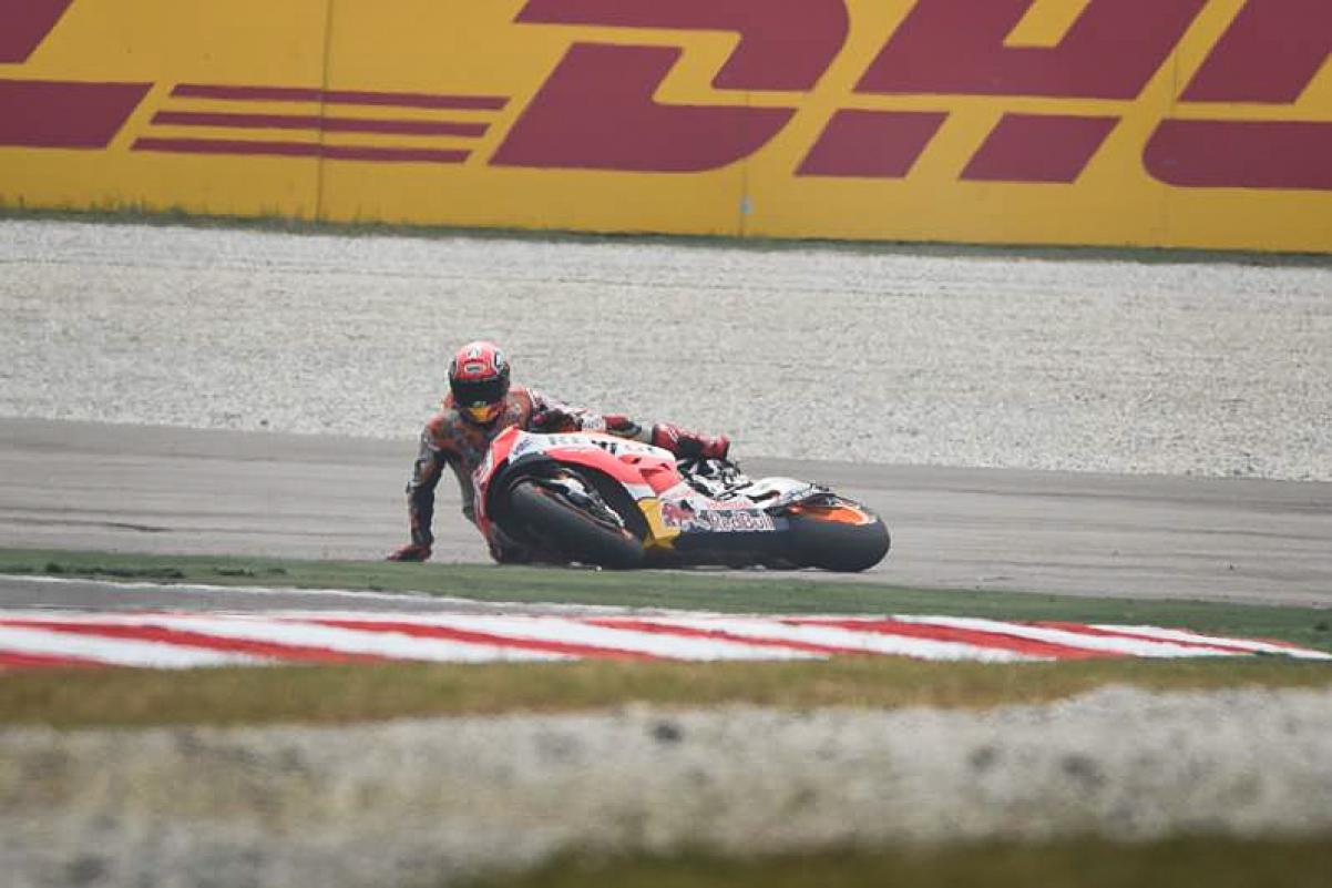 Marquez provocou a queda, Mas Rossi não deveria cair no jogo do Piloto da Honda.