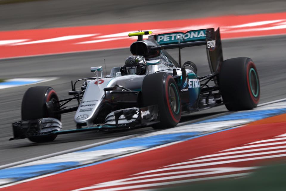 Rosberg supera problema elétrico e conquista pole diante de seus torcedores em Hockenheim