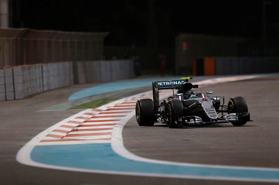 Hamilton vence fazendo o jogo dele, Mas Rosberg segura o 2ºlugar e conquista o título