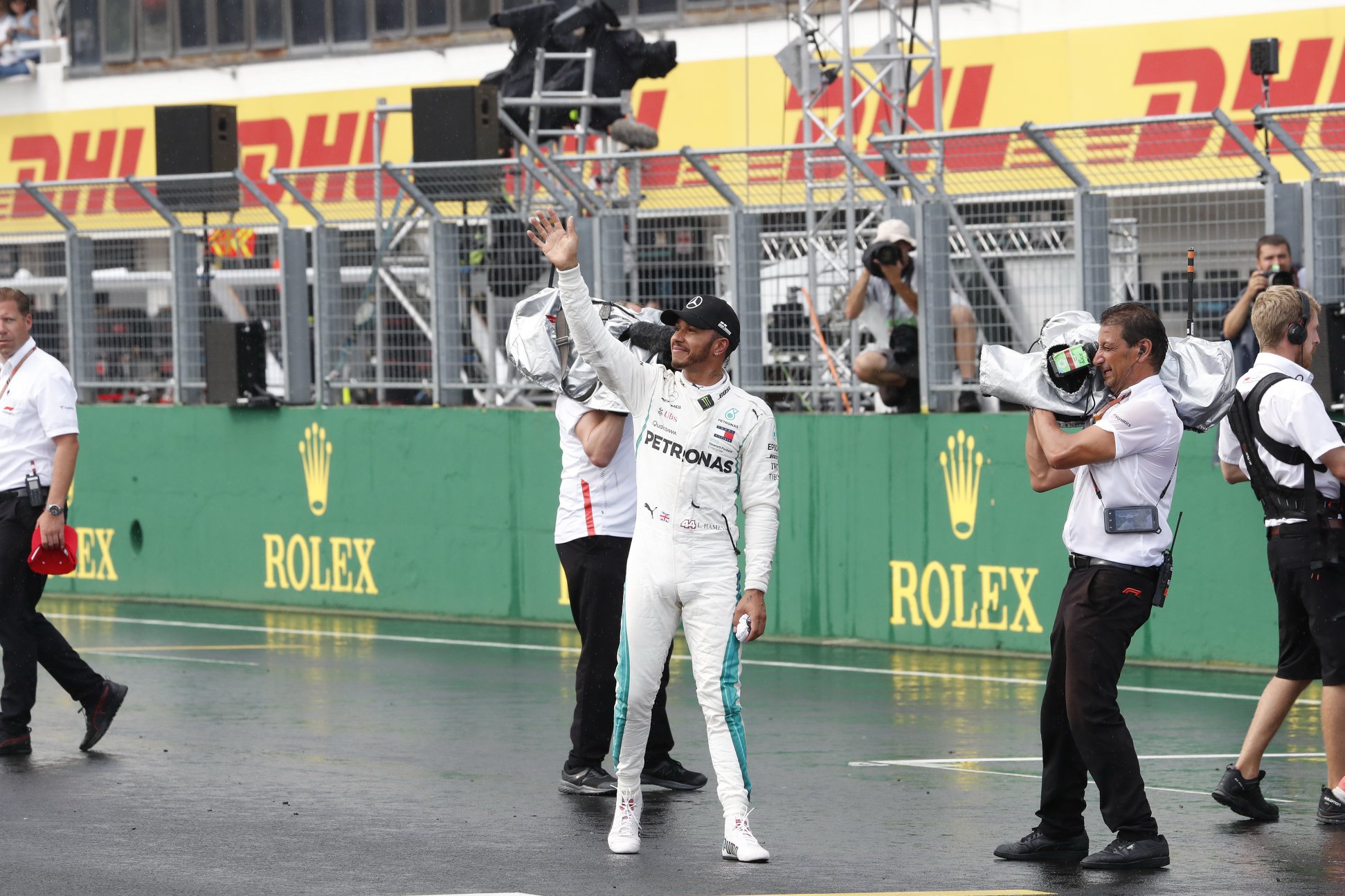 Hamilton se supera na chuva e leva pole 77 da sua carreira na Hungria