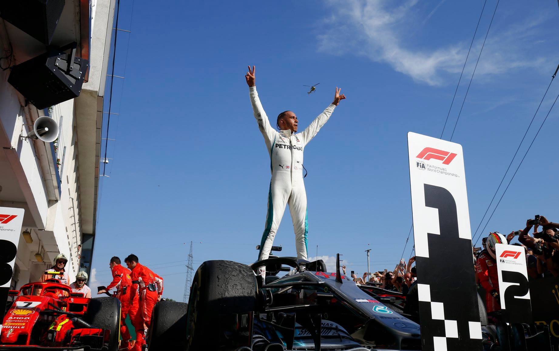 Lewis Hamilton vence sem dificuldades em Hungaroring