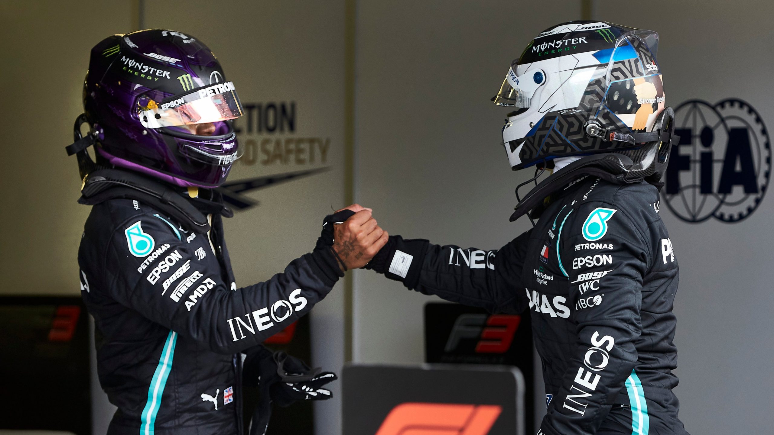 Mercedes massacra em Hungaroring e Lewis Hamilton conquista 90ªpole position da carreira