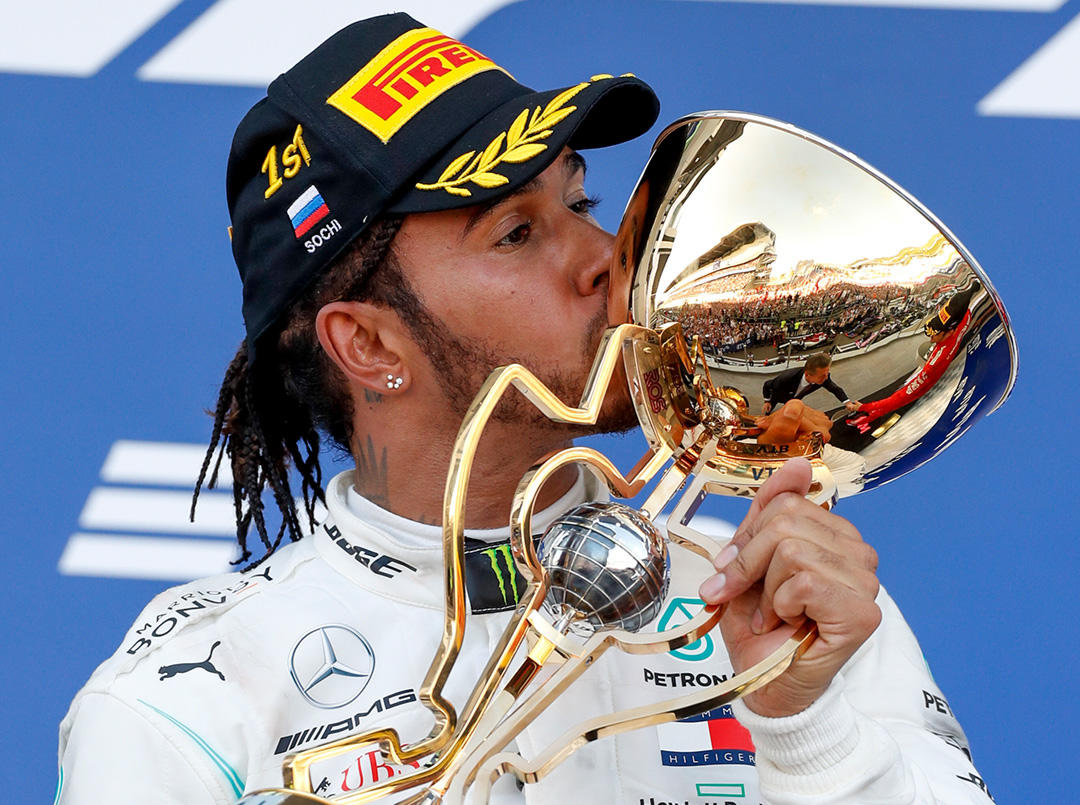 Hamilton vence em Sochi, Ajudado pelo Safety Car e fica mais perto do título